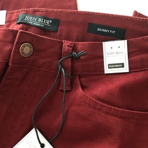Judy Blue - cranberry skinny Jean